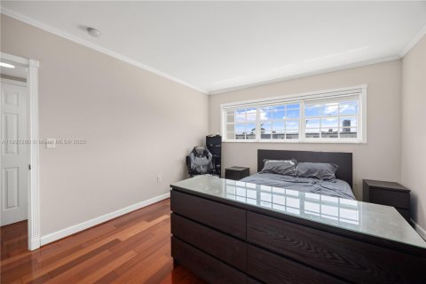 Condo in Hallandale Beach, Florida, 2 bedrooms  № 2018570 - photo 10