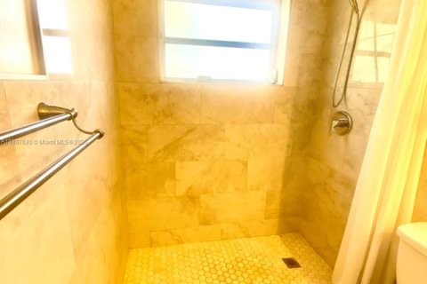 Снять в аренду кондоминиум в Норт-Майами-Бич, Флорида 2 спальни, 86.86м2, № 1941873 - фото 28