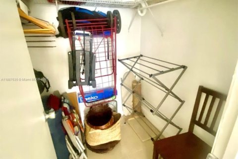 Снять в аренду кондоминиум в Норт-Майами-Бич, Флорида 2 спальни, 86.86м2, № 1941873 - фото 20