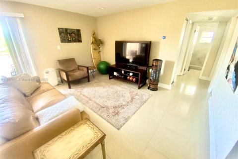 Снять в аренду кондоминиум в Норт-Майами-Бич, Флорида 2 спальни, 86.86м2, № 1941873 - фото 5