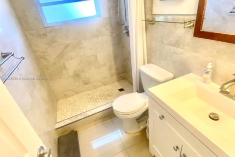 Снять в аренду кондоминиум в Норт-Майами-Бич, Флорида 2 спальни, 86.86м2, № 1941873 - фото 29