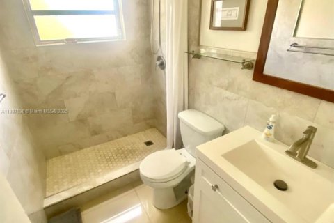 Снять в аренду кондоминиум в Норт-Майами-Бич, Флорида 2 спальни, 86.86м2, № 1941873 - фото 25