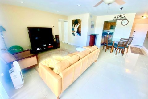Снять в аренду кондоминиум в Норт-Майами-Бич, Флорида 2 спальни, 86.86м2, № 1941873 - фото 6