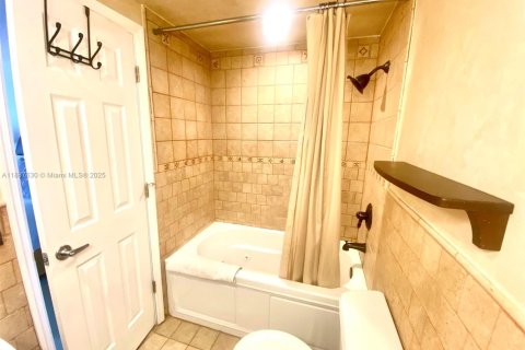 Снять в аренду кондоминиум в Норт-Майами-Бич, Флорида 2 спальни, 86.86м2, № 1941873 - фото 22