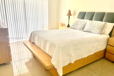 Снять в аренду кондоминиум в Норт-Майами-Бич, Флорида 2 спальни, 86.86м2, № 1941873 - фото 13