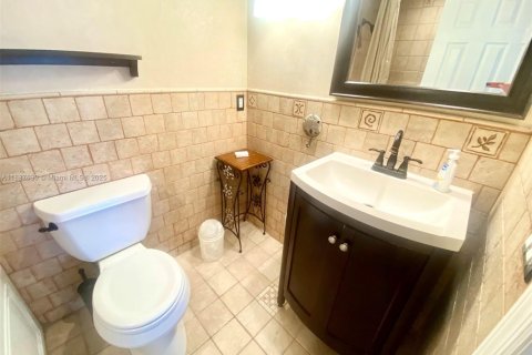 Снять в аренду кондоминиум в Норт-Майами-Бич, Флорида 2 спальни, 86.86м2, № 1941873 - фото 24