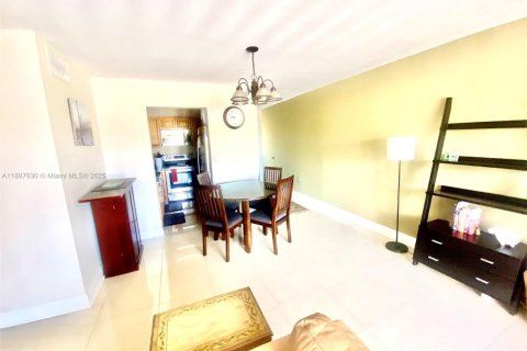 Снять в аренду кондоминиум в Норт-Майами-Бич, Флорида 2 спальни, 86.86м2, № 1941873 - фото 7