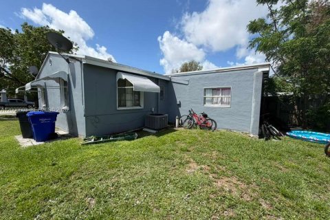 Снять в аренду виллу или дом в Холливуд, Флорида 3 спальни, 241.92м2, № 2065052 - фото 4