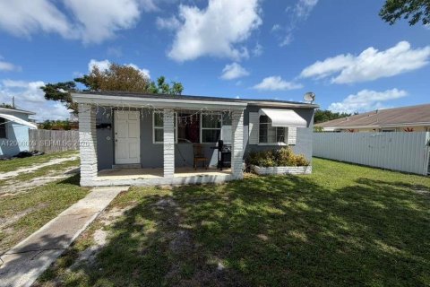Дом в Холливуд, Флорида 3 спальни, 241.92м2 № 2065052