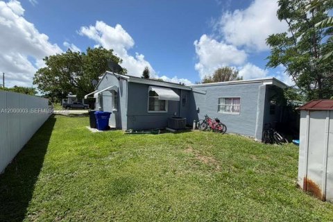 Снять в аренду виллу или дом в Холливуд, Флорида 3 спальни, 241.92м2, № 2065052 - фото 5