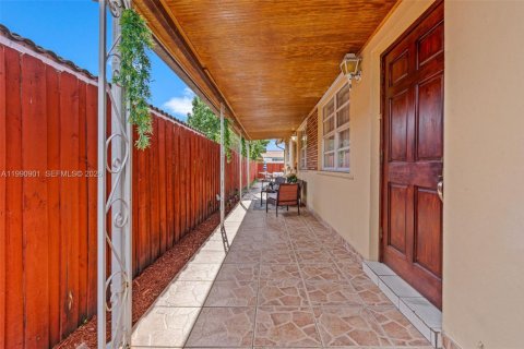 Снять в аренду виллу или дом в Хайалиа, Флорида 2 спальни, 80.27м2, № 2058049 - фото 2