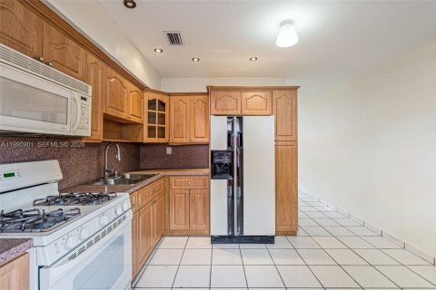 Снять в аренду виллу или дом в Хайалиа, Флорида 2 спальни, 80.27м2, № 2058049 - фото 10