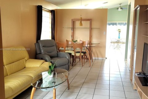 Casa en venta en Miami, Florida, 3 dormitorios, 115.66 m2 № 1697948 - foto 6