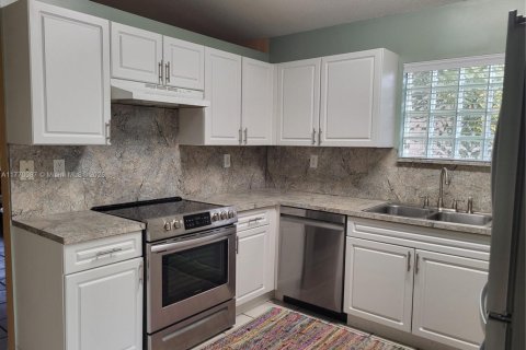 Casa en venta en Miami, Florida, 3 dormitorios, 115.66 m2 № 1697948 - foto 10