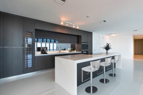 Condo in Miami, Florida, 4 bedrooms  № 2015338 - photo 10