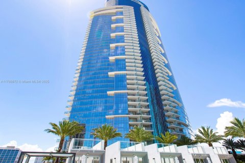 Condo in Miami, Florida, 4 bedrooms  № 2015338 - photo 5