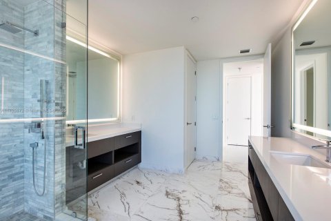 Condo in Miami, Florida, 4 bedrooms  № 2015338 - photo 19