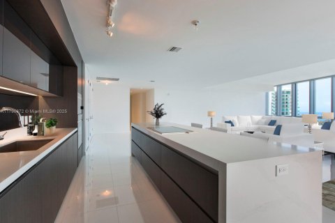 Condo in Miami, Florida, 4 bedrooms  № 2015338 - photo 11