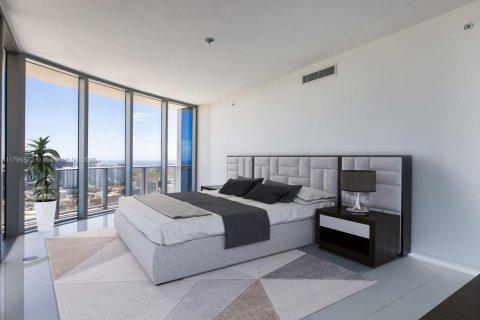 Condo in Miami, Florida, 4 bedrooms  № 2015338 - photo 15