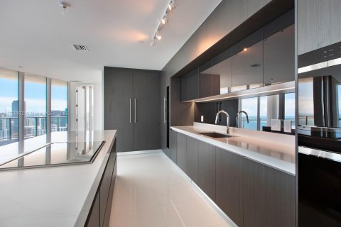 Condo in Miami, Florida, 4 bedrooms  № 2015338 - photo 9