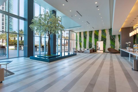 Condo in Miami, Florida, 4 bedrooms  № 2015338 - photo 27