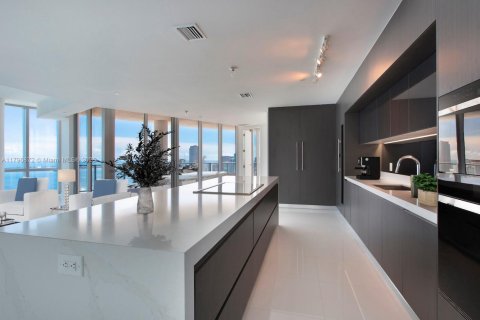 Condo in Miami, Florida, 4 bedrooms  № 2015338 - photo 8