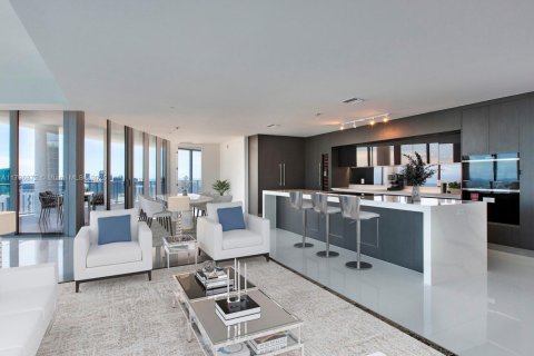 Condo in Miami, Florida, 4 bedrooms  № 2015338 - photo 7