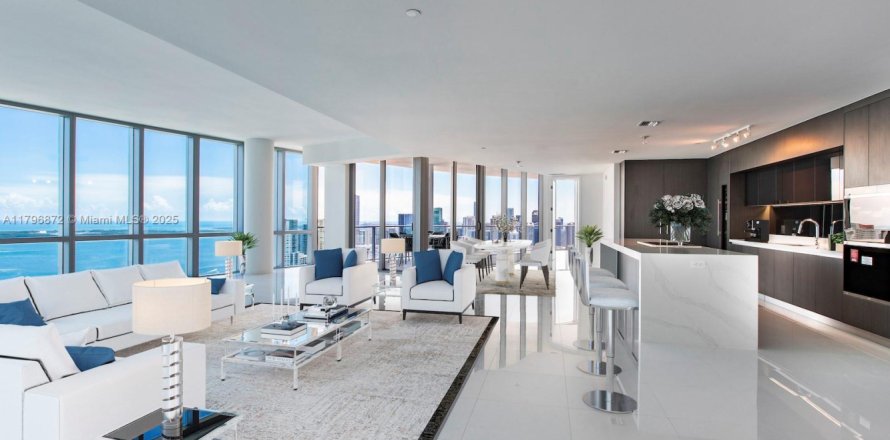 Condo in Miami, Florida, 4 bedrooms  № 2015338