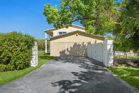 Villa ou maison à vendre à Pinecrest, Floride: 5 chambres, 355.54 m2 № 2146437 - photo 5