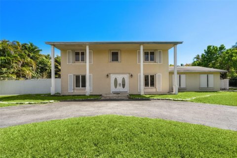 Villa ou maison à vendre à Pinecrest, Floride: 5 chambres, 355.54 m2 № 2146437 - photo 3