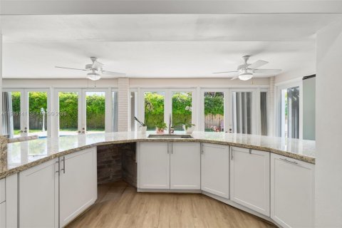 Villa ou maison à vendre à Pinecrest, Floride: 5 chambres, 355.54 m2 № 2146437 - photo 10