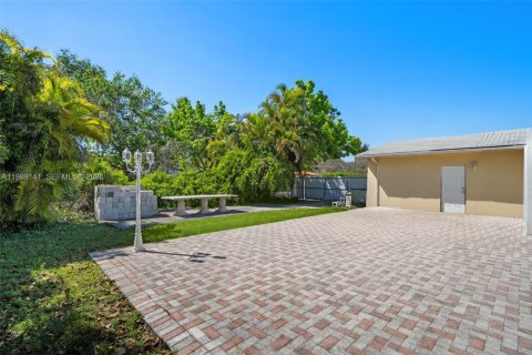 Villa ou maison à vendre à Pinecrest, Floride: 5 chambres, 355.54 m2 № 2146437 - photo 19