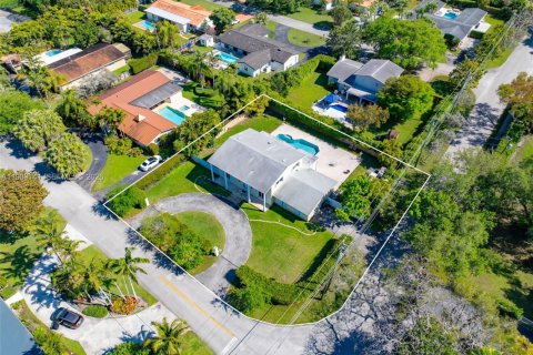 Villa ou maison à vendre à Pinecrest, Floride: 5 chambres, 355.54 m2 № 2146437 - photo 2