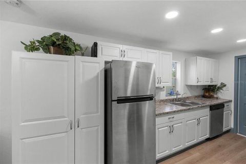 House in Sarasota, Florida 2 bedrooms, 77.29 sq.m. № 1808037 - photo 10