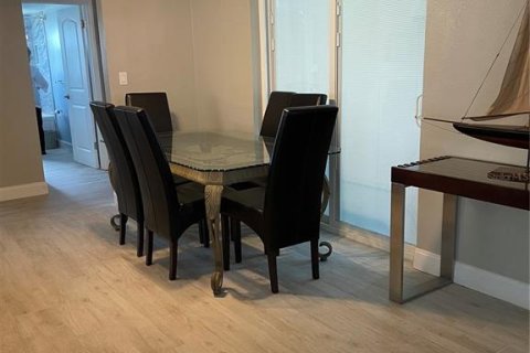 Casa en alquiler en Tierra Verde, Florida, 3 dormitorios, 155.89 m2 № 1895152 - foto 5