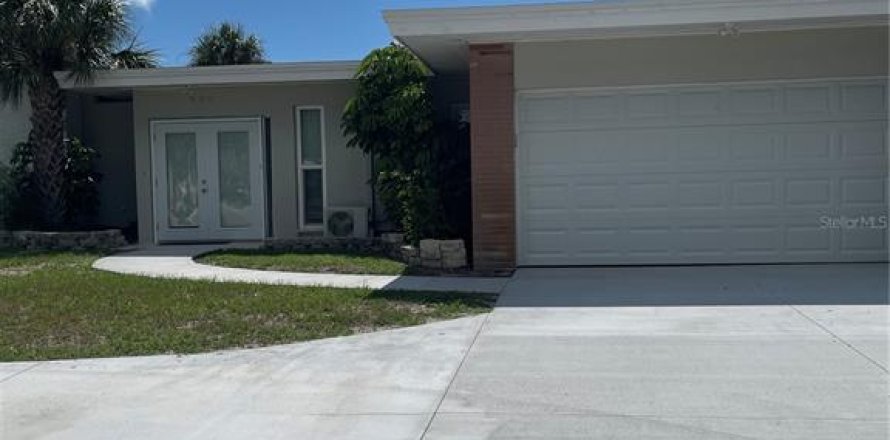 Casa en Tierra Verde, Florida 3 dormitorios, 155.89 m2 № 1895152