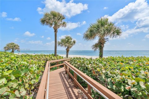 Condo in Jupiter, Florida, 2 bedrooms  № 1959557 - photo 28