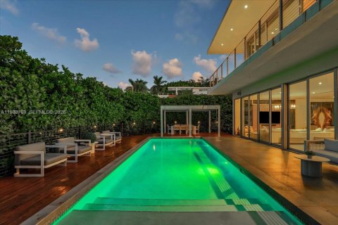 Villa ou maison à louer à Miami Beach, Floride: 6 chambres, 407.38 m2 № 1996939 - photo 30