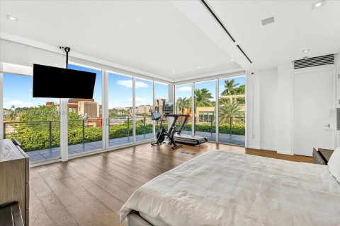 Villa ou maison à louer à Miami Beach, Floride: 6 chambres, 407.38 m2 № 1996939 - photo 15