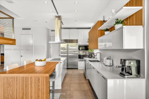 Villa ou maison à louer à Miami Beach, Floride: 6 chambres, 407.38 m2 № 1996939 - photo 12