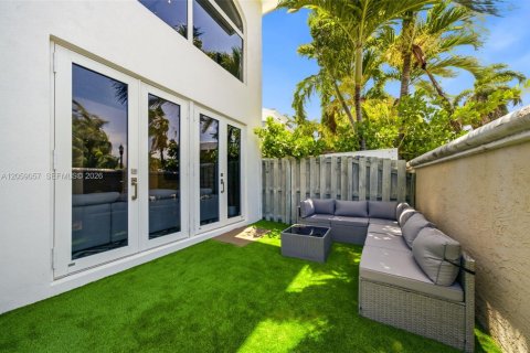 House in Sunny Isles Beach, Florida 5 bedrooms, 316.15 sq.m. № 2248165 - photo 23