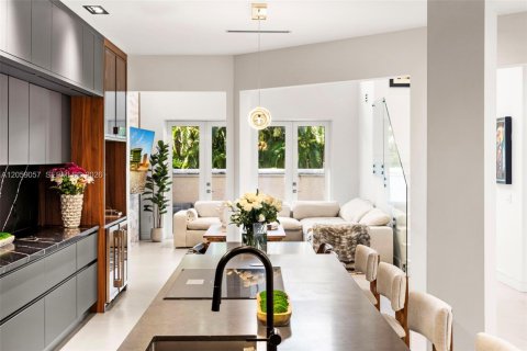 House in Sunny Isles Beach, Florida 5 bedrooms, 316.15 sq.m. № 2248165 - photo 8