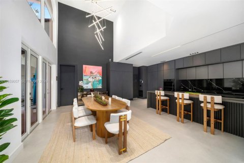 House in Sunny Isles Beach, Florida 5 bedrooms, 316.15 sq.m. № 2248165 - photo 2