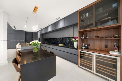 House in Sunny Isles Beach, Florida 5 bedrooms, 316.15 sq.m. № 2248165 - photo 10
