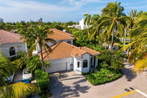 House in Sunny Isles Beach, Florida 5 bedrooms, 316.15 sq.m. № 2248165 - photo 4