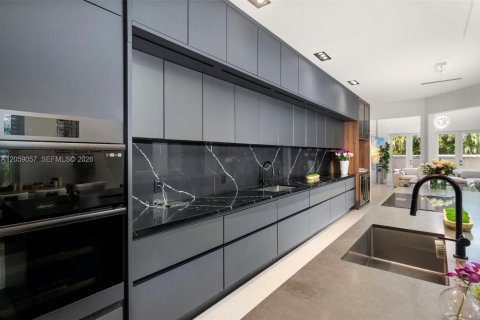 House in Sunny Isles Beach, Florida 5 bedrooms, 316.15 sq.m. № 2248165 - photo 13