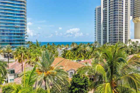 House in Sunny Isles Beach, Florida 5 bedrooms, 316.15 sq.m. № 2248165 - photo 5