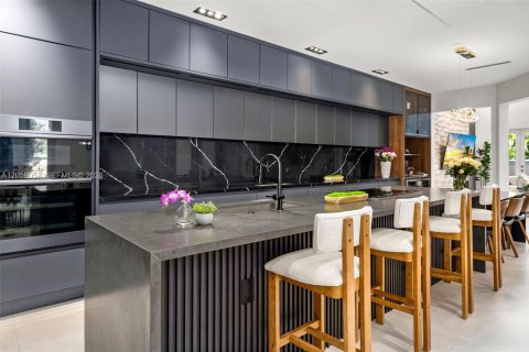 House in Sunny Isles Beach, Florida 5 bedrooms, 316.15 sq.m. № 2248165 - photo 6