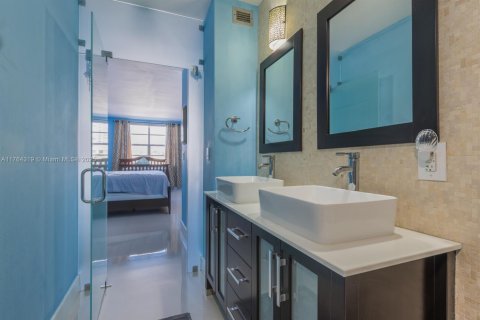 Купить кондоминиум в Халландейл-Бич, Флорида 2 спальни, 115.2м2, № 1979807 - фото 13