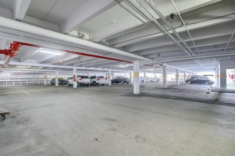 Купить кондоминиум в Халландейл-Бич, Флорида 2 спальни, 115.2м2, № 1979807 - фото 17